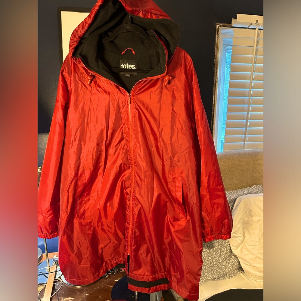 Red totes fleece lined rain coat. - Picture 1 of 3